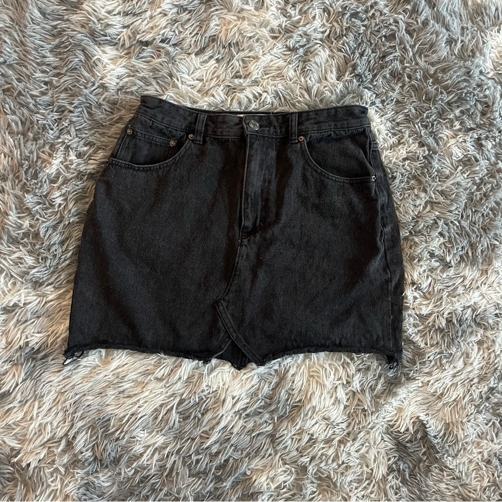 Pull & Bear Black Distressed Denim Mini Skirt with Pockets - Size‎ US L